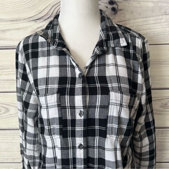 Old Navy Black & White Plaid Button Down Flannel Shirt - Picture 2 of 6